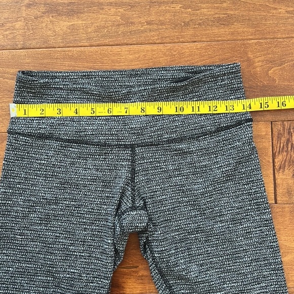 Lululemon Wunder Under Luon Variegated Knit Black 
Heathered Sizr 6 Crop - Picture 4 of 13